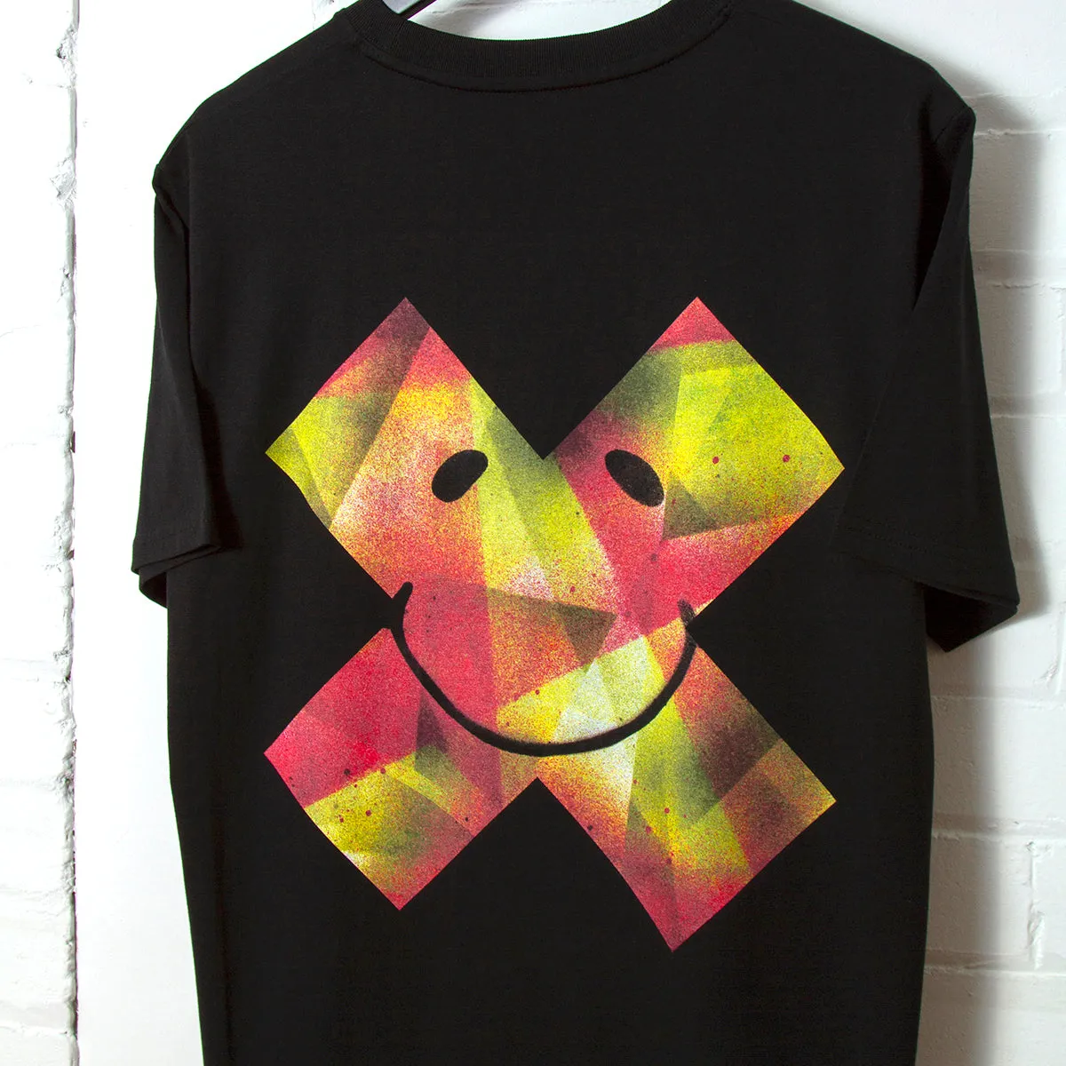 Stencilled Smiley X Imprint - Tshirt - Black